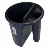 Farbbehälter mit Halter für Pinsel und Roller